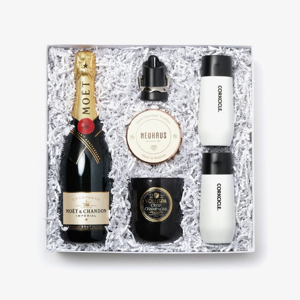 https://www.fountaingifts.com/blog/wp-content/uploads/2019/10/Champagne-Toast-Grand-Giftbox-1-copy-1024x1024.jpg